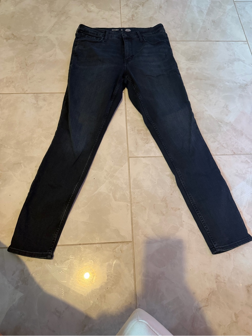 Old Navy Women's Skinny Jeans in Black Wash